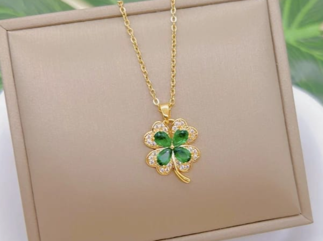 Emerald Clover Pendant Necklace
